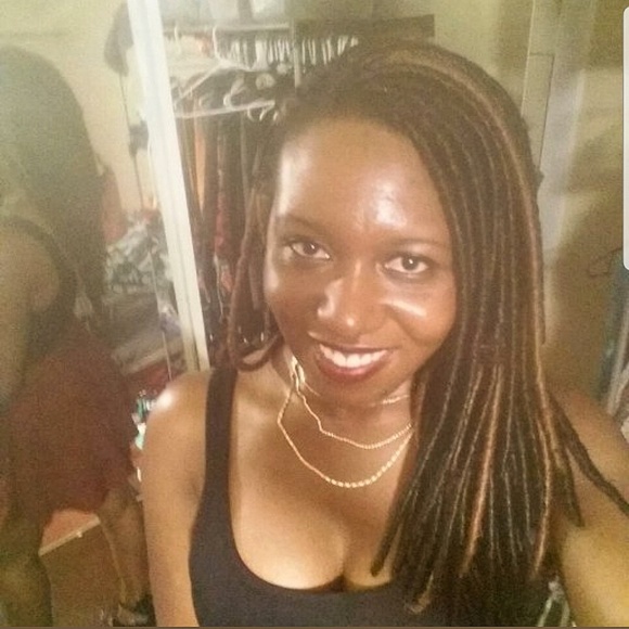 Meet your Posher, Esi - Picture 2 of 4